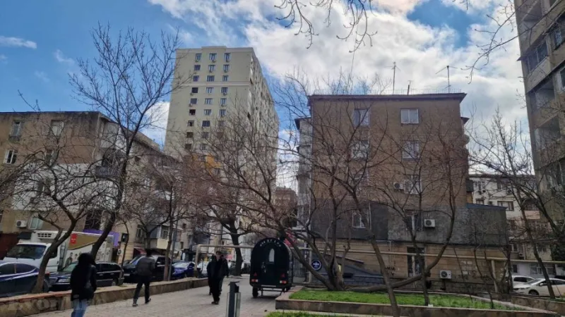 Satılır 2 otaqlı Mənzil Köhnə tikili 50 m² Elmlər Akademiyası m.