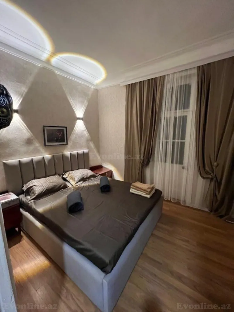 Kirayə verilir 3 otaqlı Mənzil Köhnə tikili 90 m² Nəriman Nərimanov m.