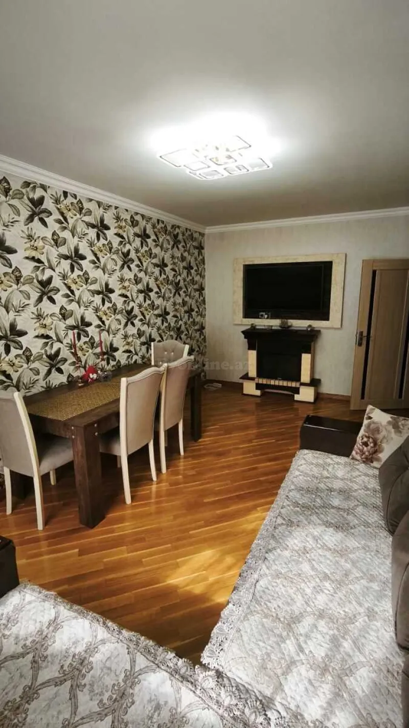 Satılır 3 otaqlı Mənzil Köhnə tikili 80 m² Badamdar