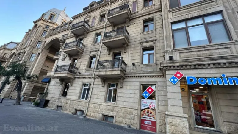 Satılır 3 otaqlı Mənzil Köhnə tikili 88 m² Sahil m.