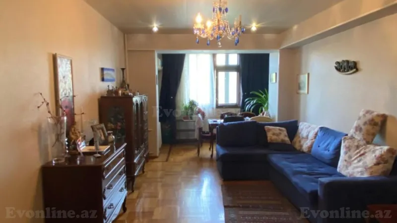 Satılır 4 otaqlı Mənzil Köhnə tikili 100 m² Elmlər Akademiyası m.