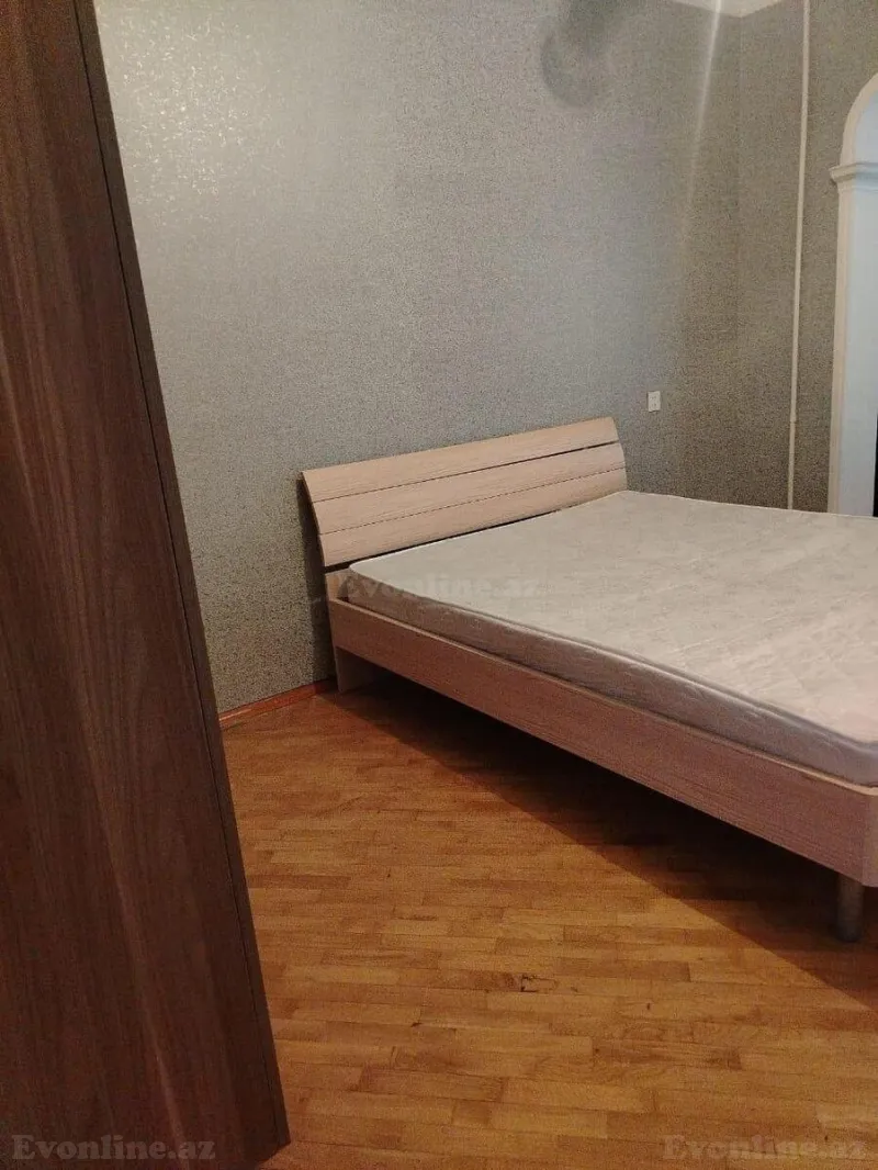 Satılır 2 otaqlı Mənzil Köhnə tikili 65 m² 8-ci mikrorayon - şəkil 2