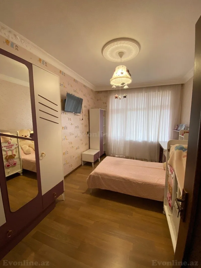 Satılır 3 otaqlı Mənzil Köhnə tikili 74 m² Gəncə - şəkil 2