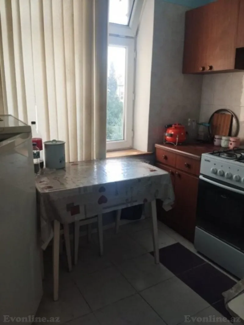 Satılır 1 otaqlı Mənzil Köhnə tikili 35 m² İnşaatçılar m. - şəkil 3