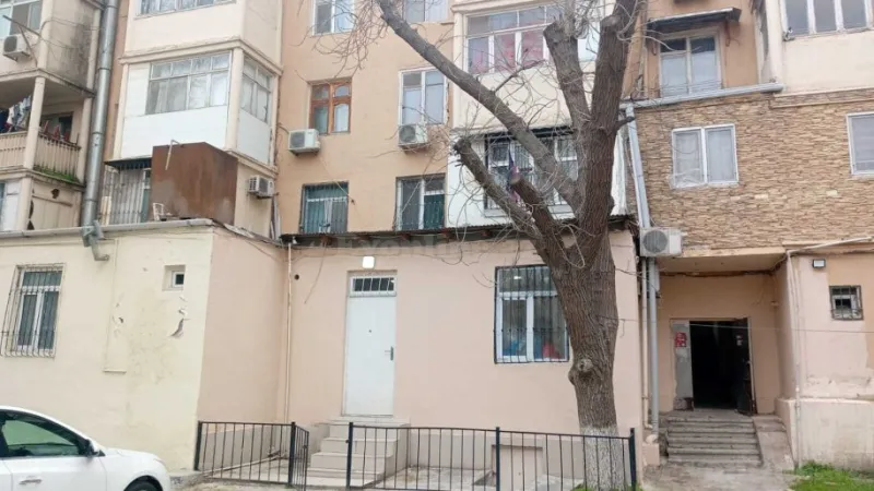 Satılır 3 otaqlı Mənzil Köhnə tikili 70 m² Yasamal
