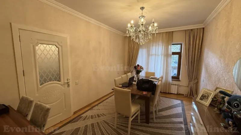 Satılır 5 otaqlı Mənzil Köhnə tikili 125 m² Yasamal