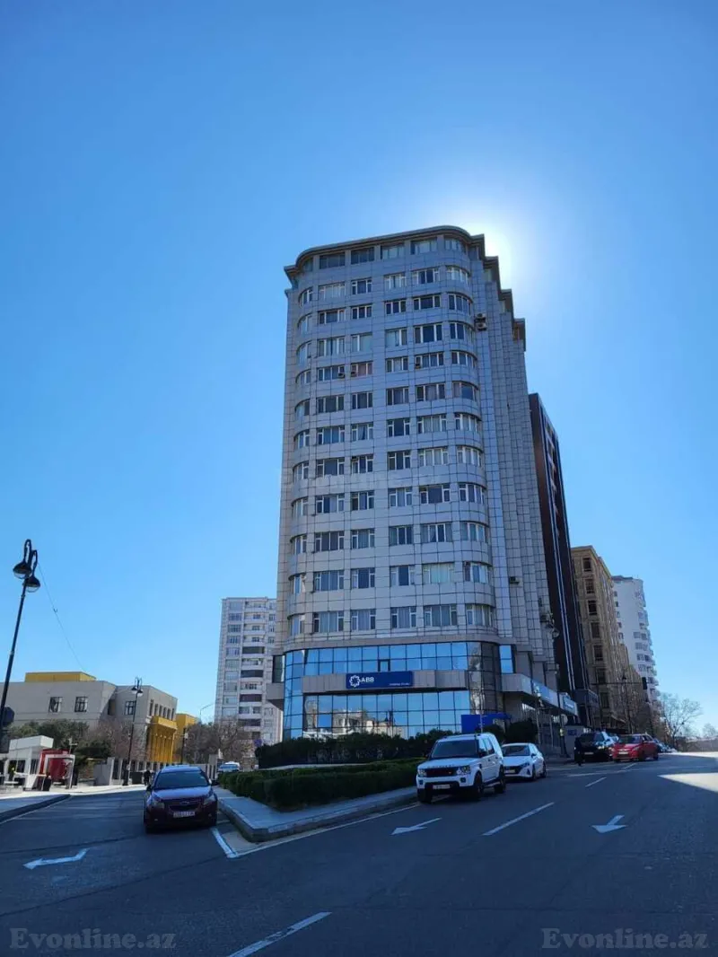 Satılır 3 otaqlı Mənzil Yeni tikili 157 m² Elmlər Akademiyası m.