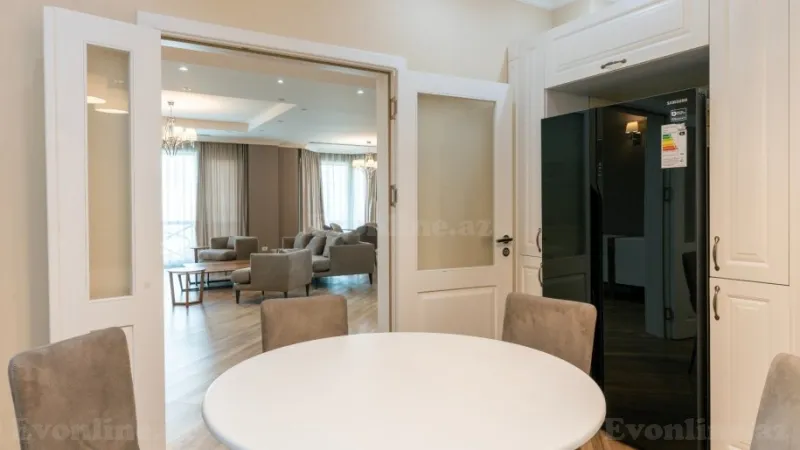 Kirayə verilir 4 otaqlı Mənzil Yeni tikili 330 m² İçərişəhər m. - şəkil 11