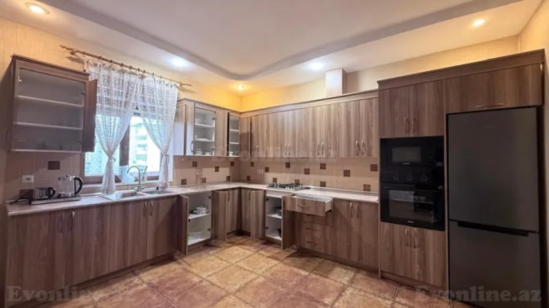 Kirayə verilir 4 otaqlı Mənzil Yeni tikili 200 m² Nərimanov r. - şəkil 2