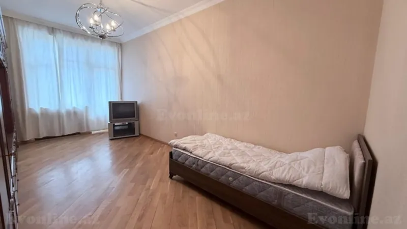 Kirayə verilir 4 otaqlı Mənzil Yeni tikili 200 m² Nərimanov r. - şəkil 6