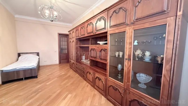 Kirayə verilir 4 otaqlı Mənzil Yeni tikili 200 m² Nərimanov r. - şəkil 8