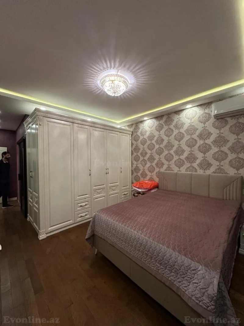 Kirayə verilir 3 otaqlı Mənzil Yeni tikili 120 m² 8 Noyabr m.