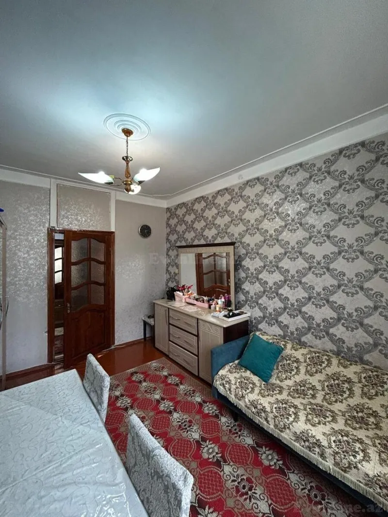 Satılır 4 otaqlı Mənzil Köhnə tikili 110 m² Yeni Yasamal