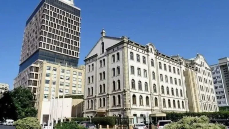 Kirayə verilir 3 otaqlı Mənzil Yeni tikili 100 m² Sahil m.