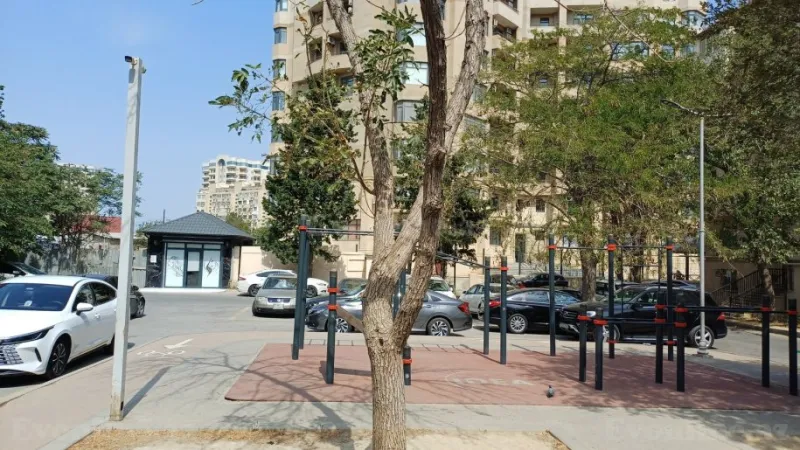 Satılır 2 otaqlı Mənzil Köhnə tikili 52 m² Yasamal r. - şəkil 2