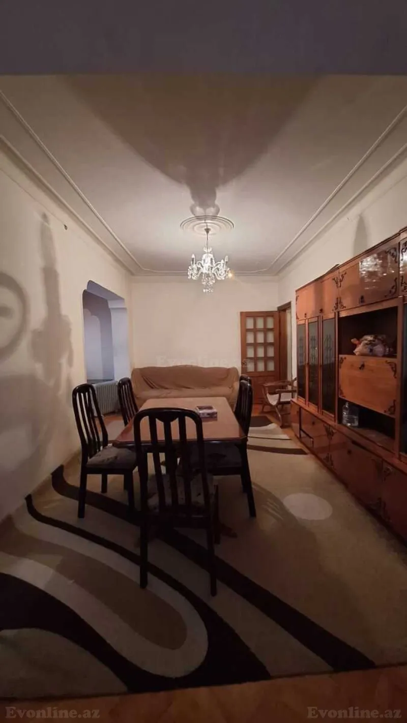 Satılır 2 otaqlı Mənzil Köhnə tikili 70 m² 4-cü mikrorayon