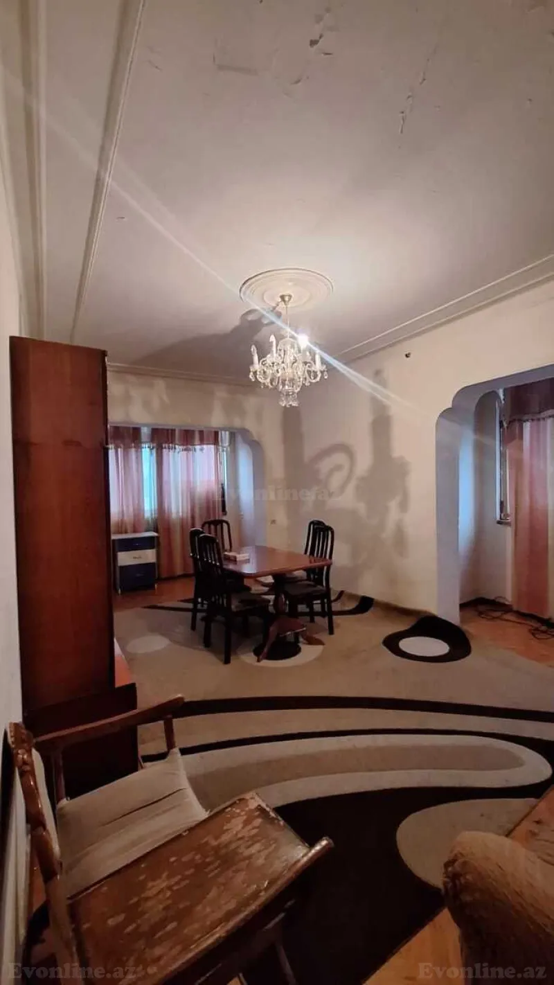 Satılır 2 otaqlı Mənzil Köhnə tikili 70 m² 4-cü mikrorayon - şəkil 2