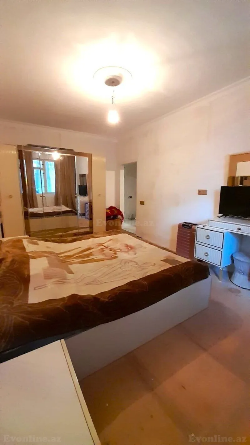 Satılır 4 otaqlı Mənzil Köhnə tikili 90 m² Memar Əcəmi m. - şəkil 3