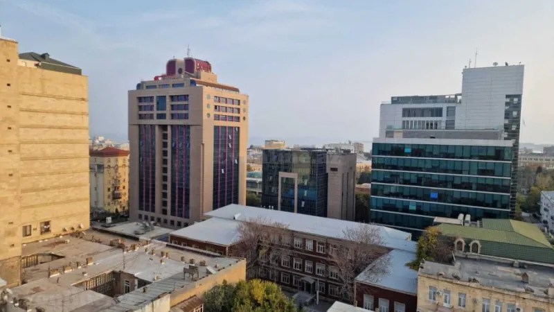 Kirayə verilir 3 otaqlı Mənzil Yeni tikili 100 m² İçərişəhər m.