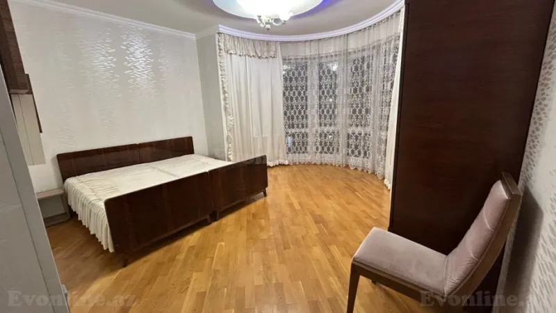 Kirayə verilir 3 otaqlı Mənzil Yeni tikili 70 m² 8 Noyabr m.