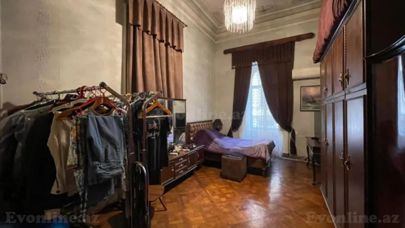 Satılır 7 otaqlı Mənzil Köhnə tikili 245 m² Sahil m. - şəkil 4