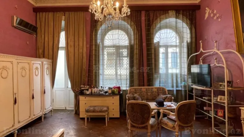 Satılır 7 otaqlı Mənzil Köhnə tikili 245 m² Sahil m. - şəkil 9