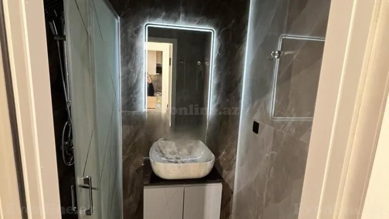 Satılır 2 otaqlı Mənzil Köhnə tikili 70 m² Gənclik m. - şəkil 7