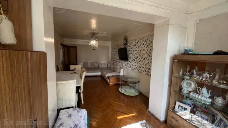 Satılır 3 otaqlı Mənzil Köhnə tikili 70 m² Nəsimi r. - şəkil 3