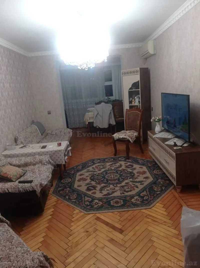Satılır 3 otaqlı Mənzil Köhnə tikili 70 m² Neftçilər m.