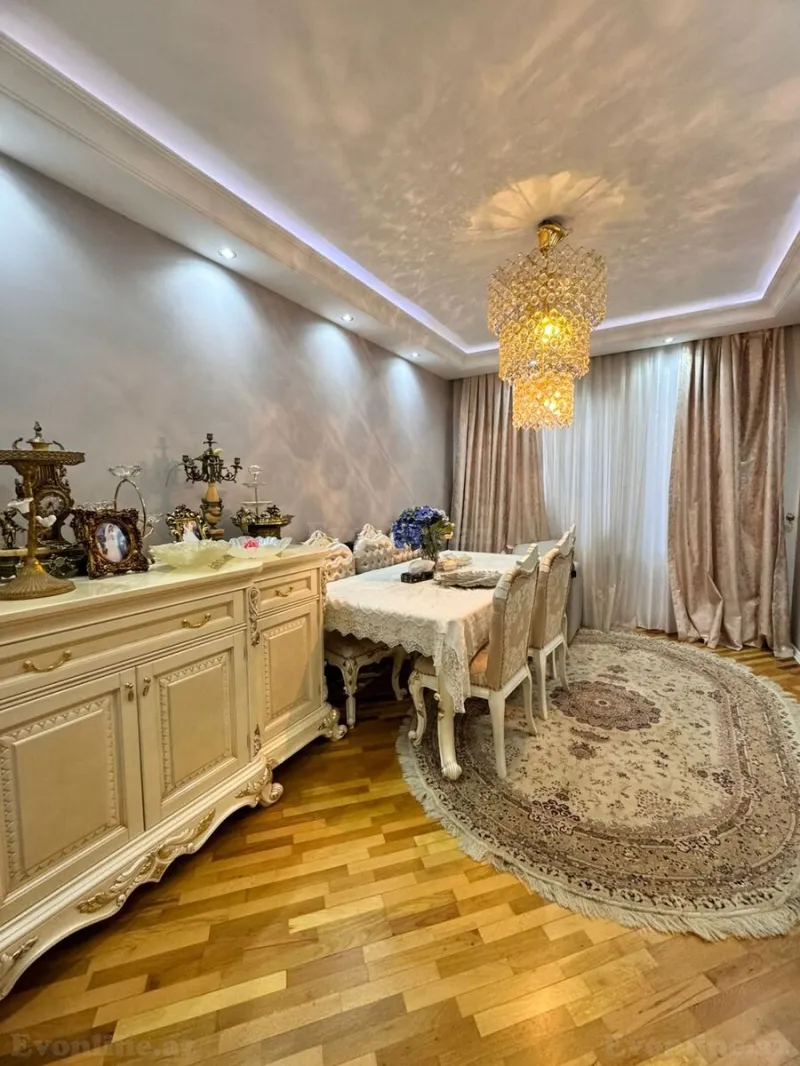 Satılır 4 otaqlı Mənzil Köhnə tikili 110 m² Xalqlar Dostluğu m.