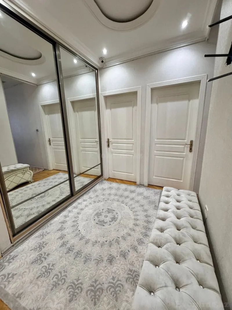 Satılır 4 otaqlı Mənzil Köhnə tikili 110 m² Xalqlar Dostluğu m. - şəkil 9