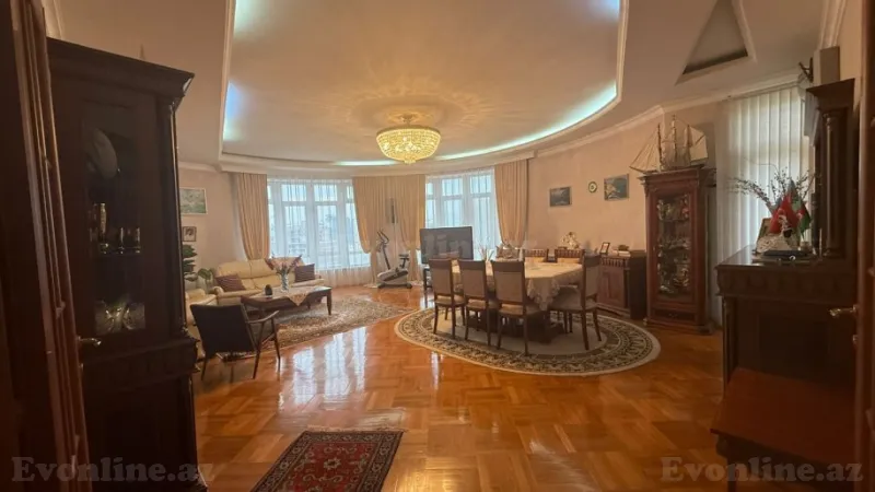 Kirayə verilir 4 otaqlı Mənzil Yeni tikili 200 m² Nizami m.