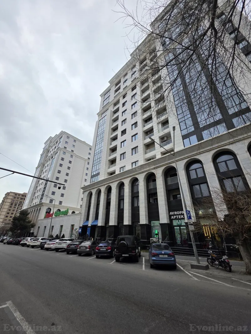 Satılır 4 otaqlı Mənzil Yeni tikili 211.4 m² Səbail r.