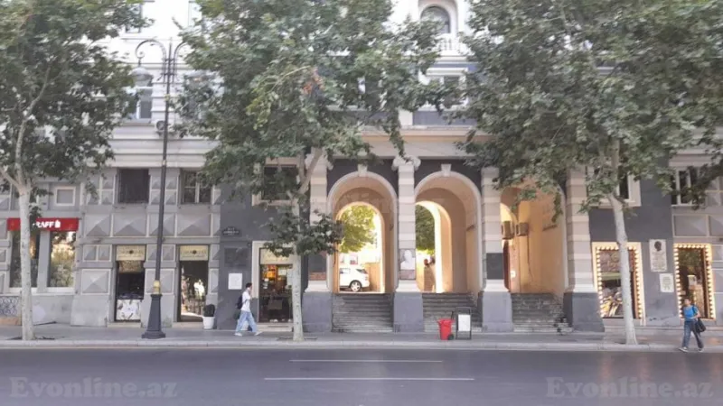 Kirayə verilir 3 otaqlı Mənzil Köhnə tikili 120 m² İçərişəhər m.