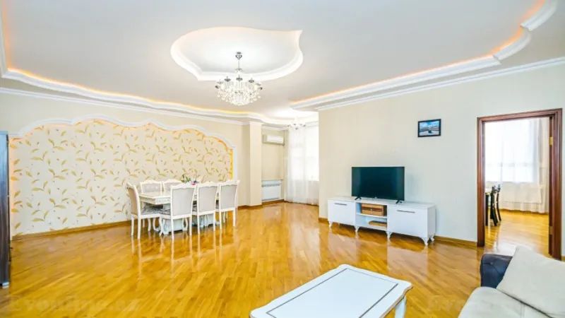 Kirayə verilir 5 otaqlı Mənzil Yeni tikili 200 m² 28 May m.