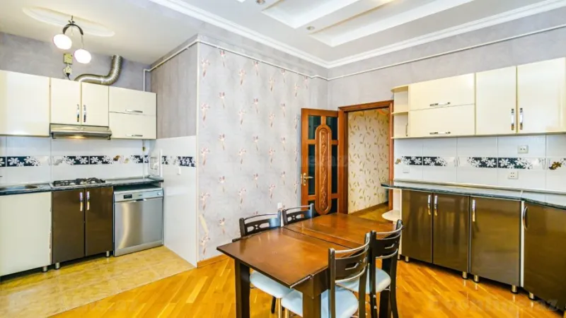 Kirayə verilir 5 otaqlı Mənzil Yeni tikili 200 m² 28 May m. - şəkil 14