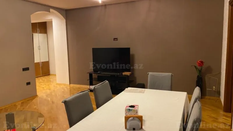 Satılır 3 otaqlı Mənzil Köhnə tikili 100 m² Elmlər Akademiyası m.