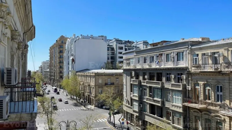 Kirayə verilir 3 otaqlı Mənzil Köhnə tikili 105 m² Sahil m. - şəkil 2