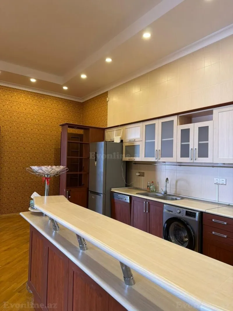 Kirayə verilir 3 otaqlı Mənzil Köhnə tikili 105 m² Sahil m. - şəkil 6