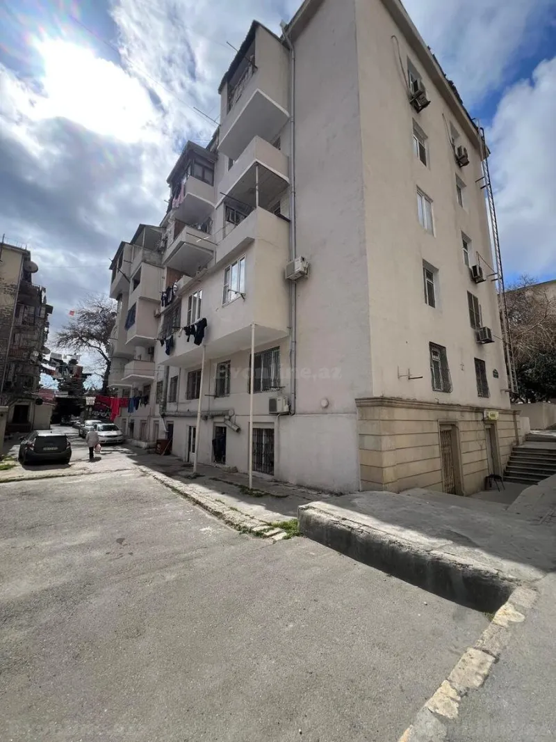 Satılır 3 otaqlı Mənzil Köhnə tikili 75 m² Yasamal