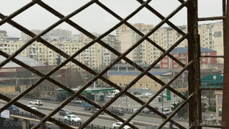 Satılır 2 otaqlı Mənzil Köhnə tikili 60 m² Xalqlar Dostluğu m. - şəkil 2