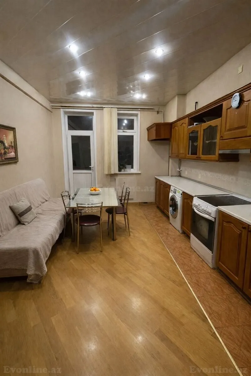 Bakı, Nəsimi r., Memar Əcəmi m., 2-ci mikrorayonda 4 otaqlı mənzil satılır