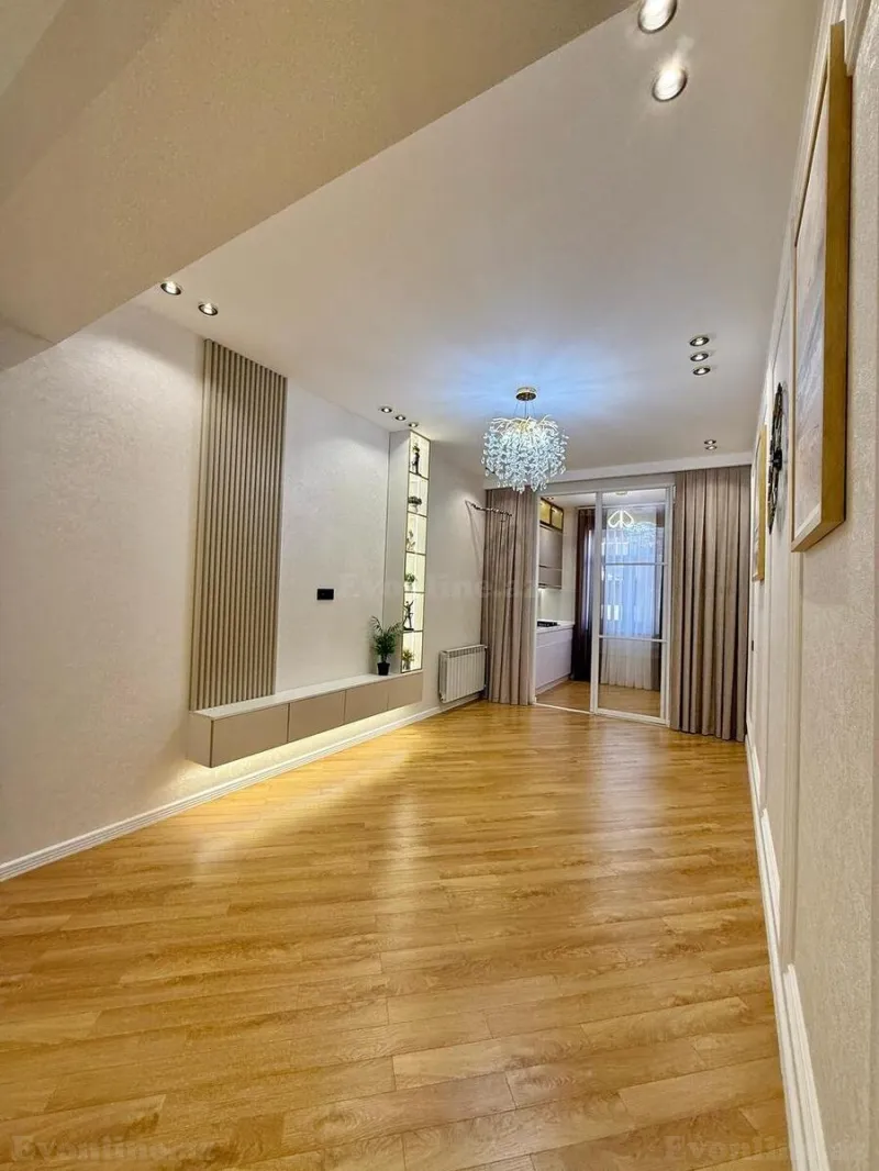 Satılır 3 otaqlı Mənzil Yeni tikili 85 m² 8 Noyabr m.