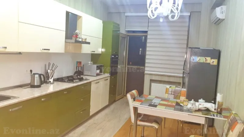 Kirayə verilir 4 otaqlı Mənzil Yeni tikili 194 m² 28 May m. - şəkil 15