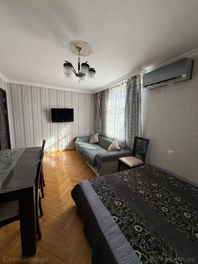 Kirayə verilir 1 otaqlı Mənzil Köhnə tikili 35 m² Elmlər Akademiyası m.