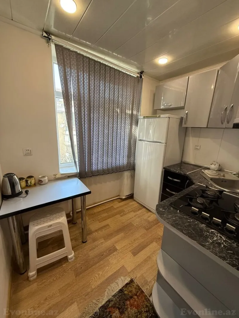 Kirayə verilir 1 otaqlı Mənzil Köhnə tikili 35 m² Elmlər Akademiyası m. - şəkil 3