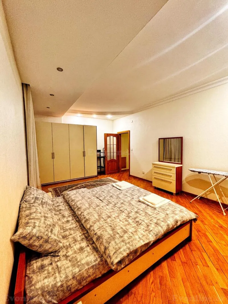 Kirayə verilir 3 otaqlı Mənzil Yeni tikili 133 m² 28 May m.