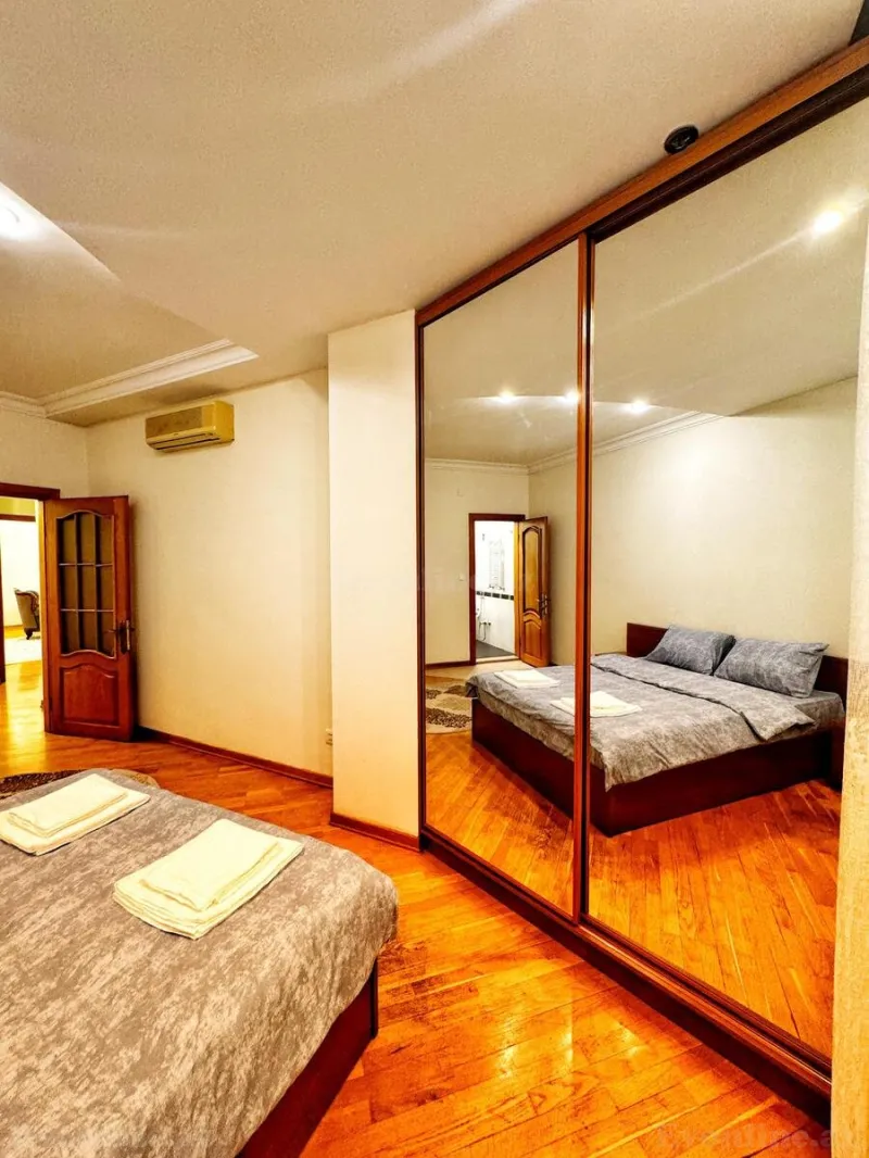 Kirayə verilir 3 otaqlı Mənzil Yeni tikili 133 m² 28 May m. - şəkil 2