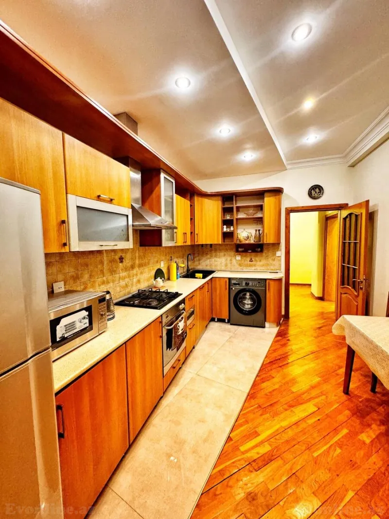 Kirayə verilir 3 otaqlı Mənzil Yeni tikili 133 m² 28 May m. - şəkil 10