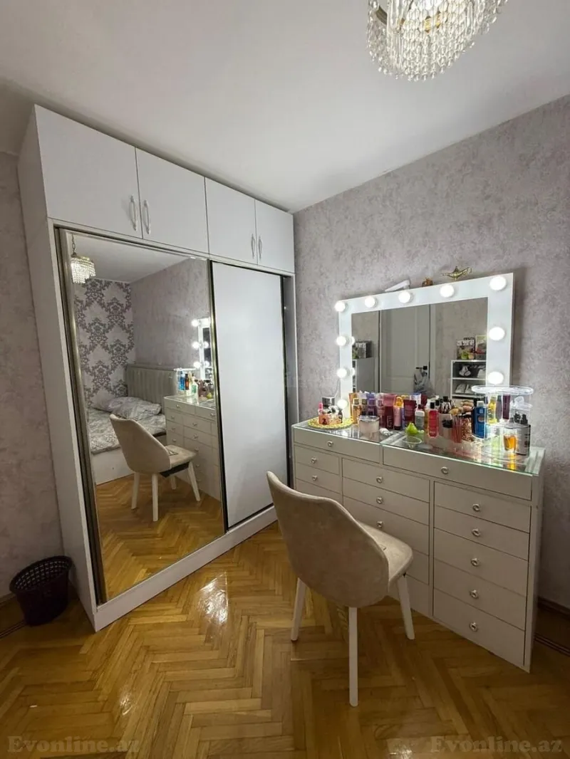 Satılır 2 otaqlı Mənzil Köhnə tikili 70 m² 4-cü mikrorayon